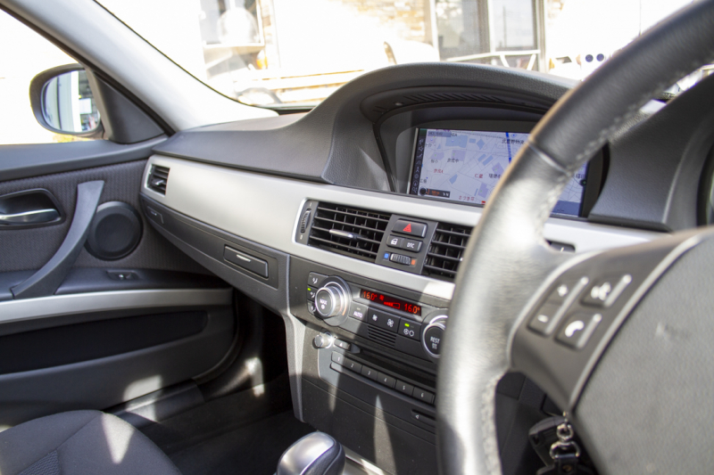 BMW 3シリーズ 320I