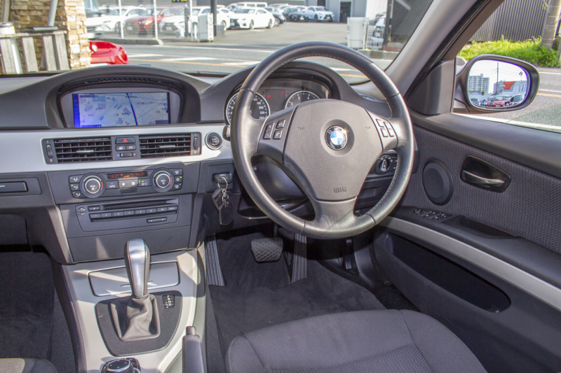 BMW 3シリーズ 320I