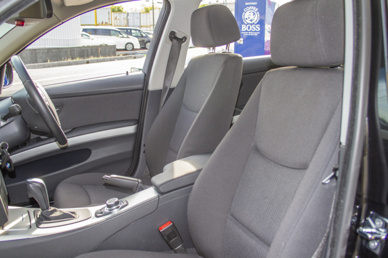 BMW 3シリーズ 320I