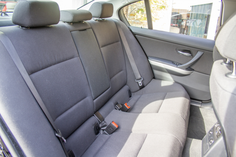 BMW 3シリーズ 320I