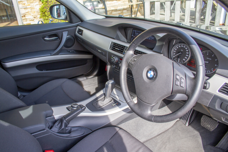 BMW 3シリーズ 320I