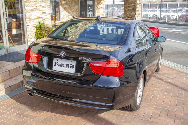 BMW 3シリーズ 320I