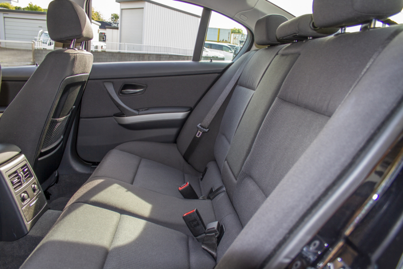 BMW 3シリーズ 320I