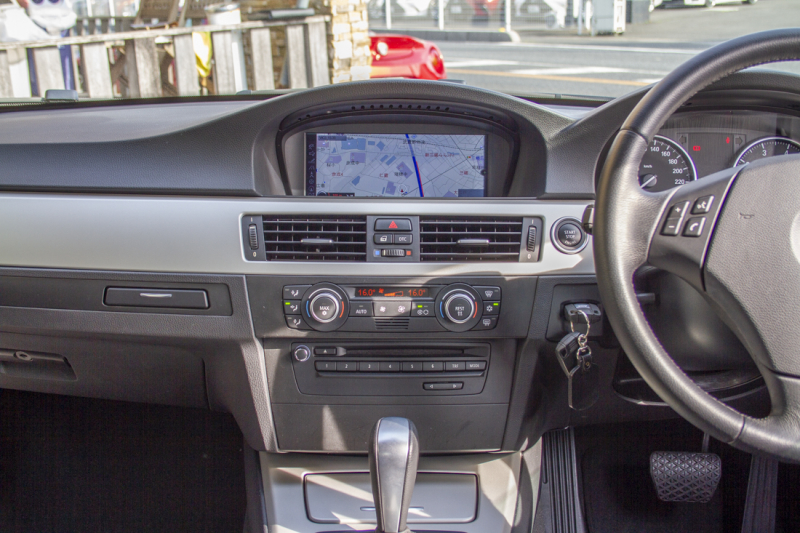 BMW 3シリーズ 320I