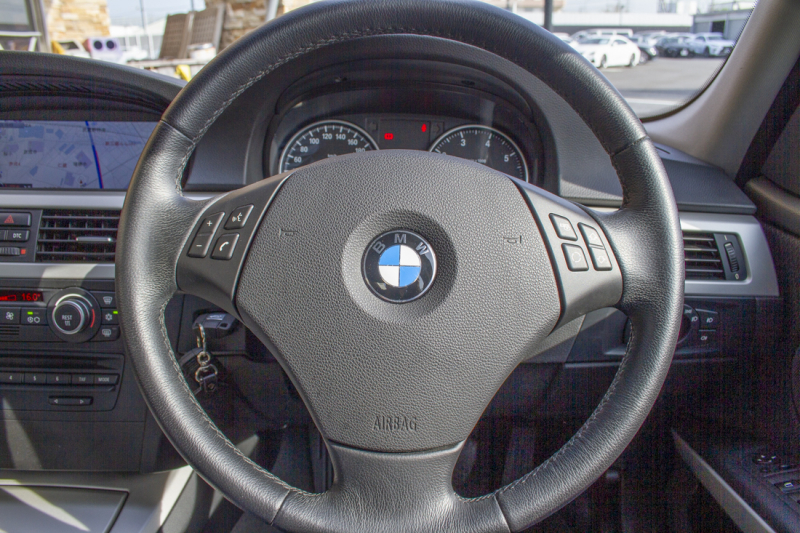 BMW 3シリーズ 320I