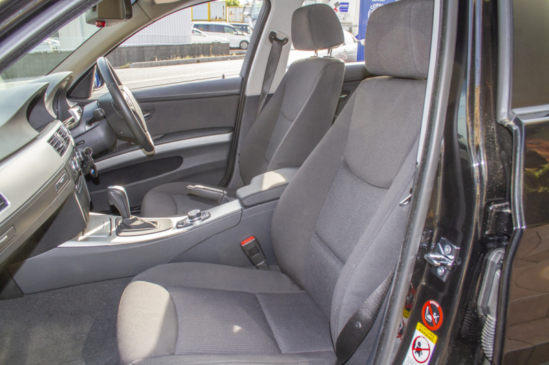 BMW 3シリーズ 320I